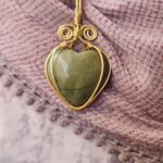 آویز سنگ یشم با رکاب برنز