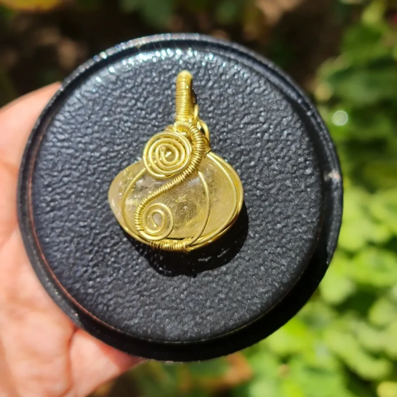 گردنبند سنگ درّ با رکاب برنزی