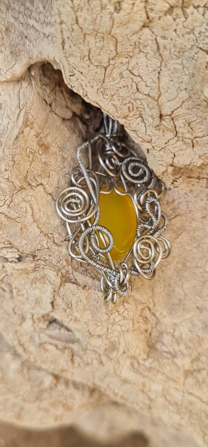 گردنبند سنگ شرف الشمس یا عقیق زرد