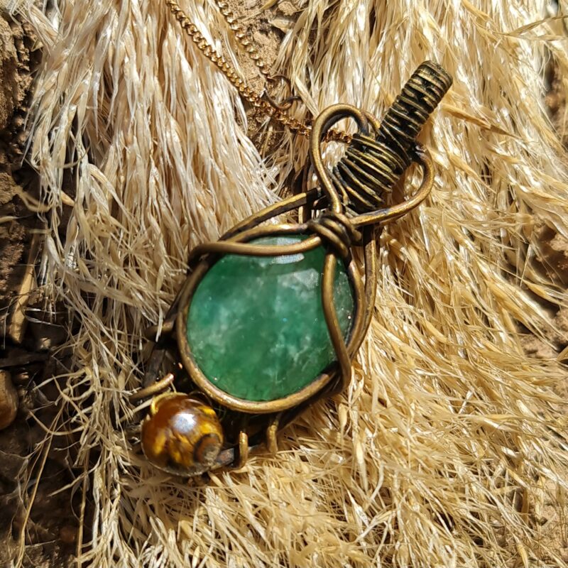 گردنبند سنگ جید اصل با مهره چشم ببر