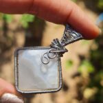 گردنبند سنگ کوارتز سفید و شیری