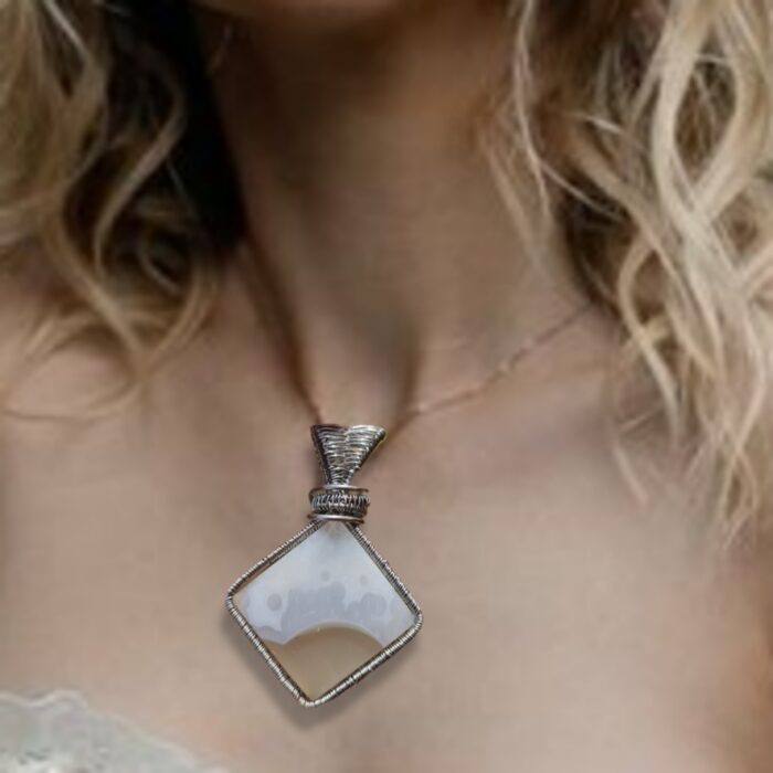 گردنبند سنگ طبیعی کوارتز