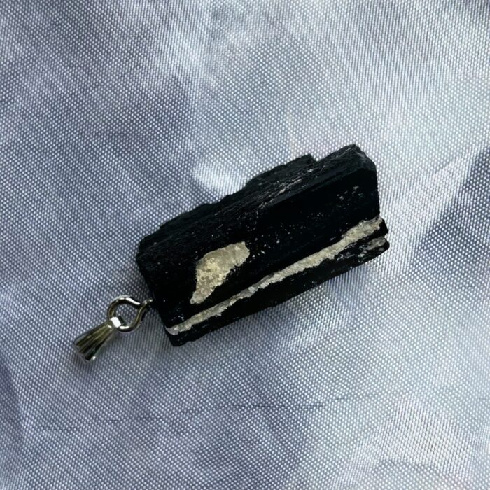 آویز تورمالین سیاه