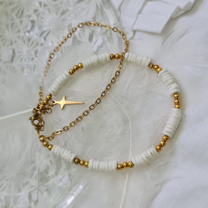 دستبند سفید و طلایی صدفی با زنجیر استیل