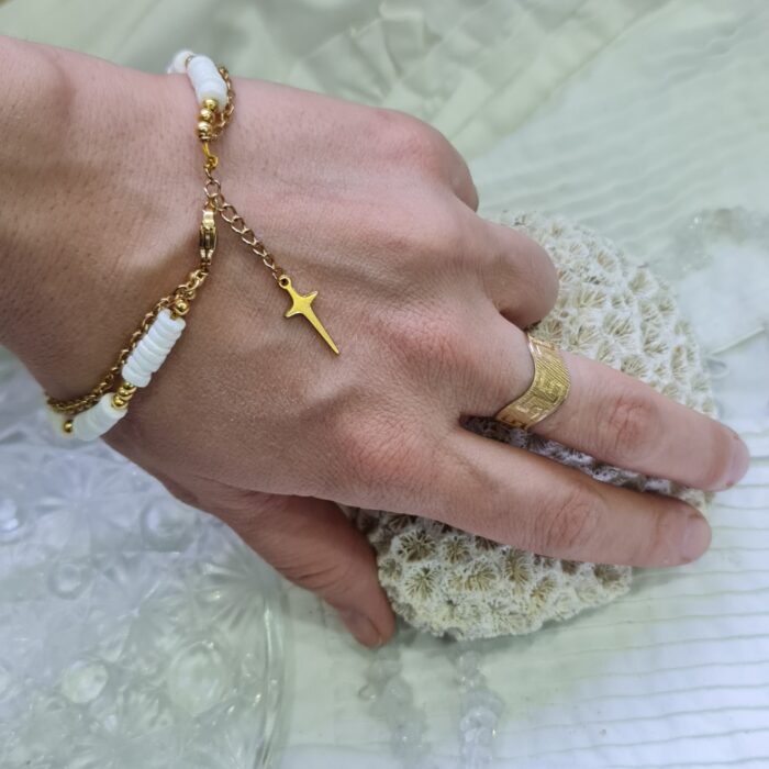 دستبند فیمو با آویز صلیب