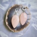 گوشواره سنگ کوارتز صورتی با آویز استیل