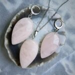 سنگ کوارتز صورتی به شکل نیم ست