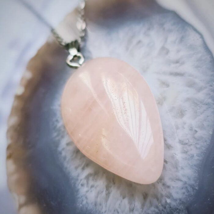 گردنبند کوارتز صورتی به شکل اشک