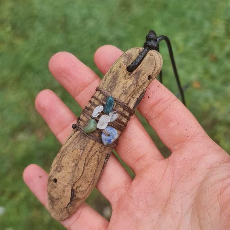 گردنبند سنگ و چوب