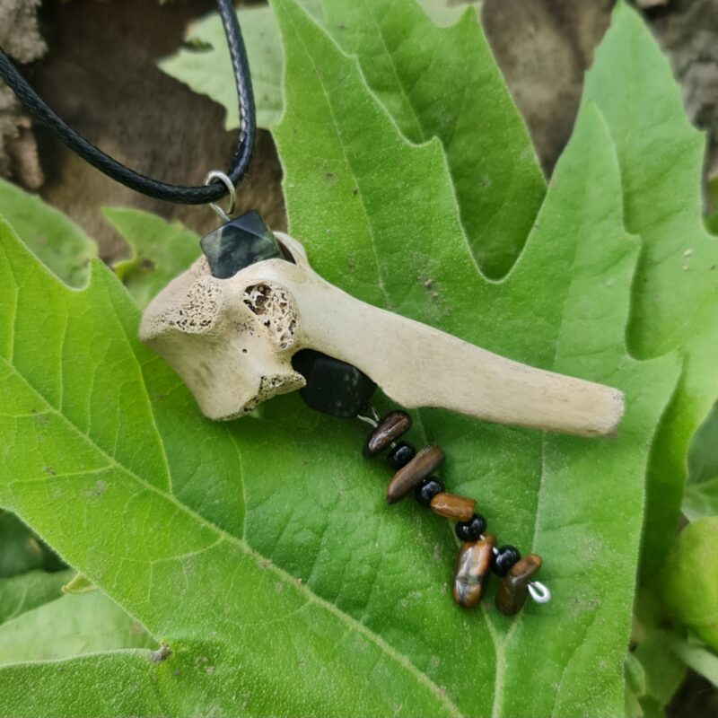 گردنبند استخوان و سنگ طبیعی