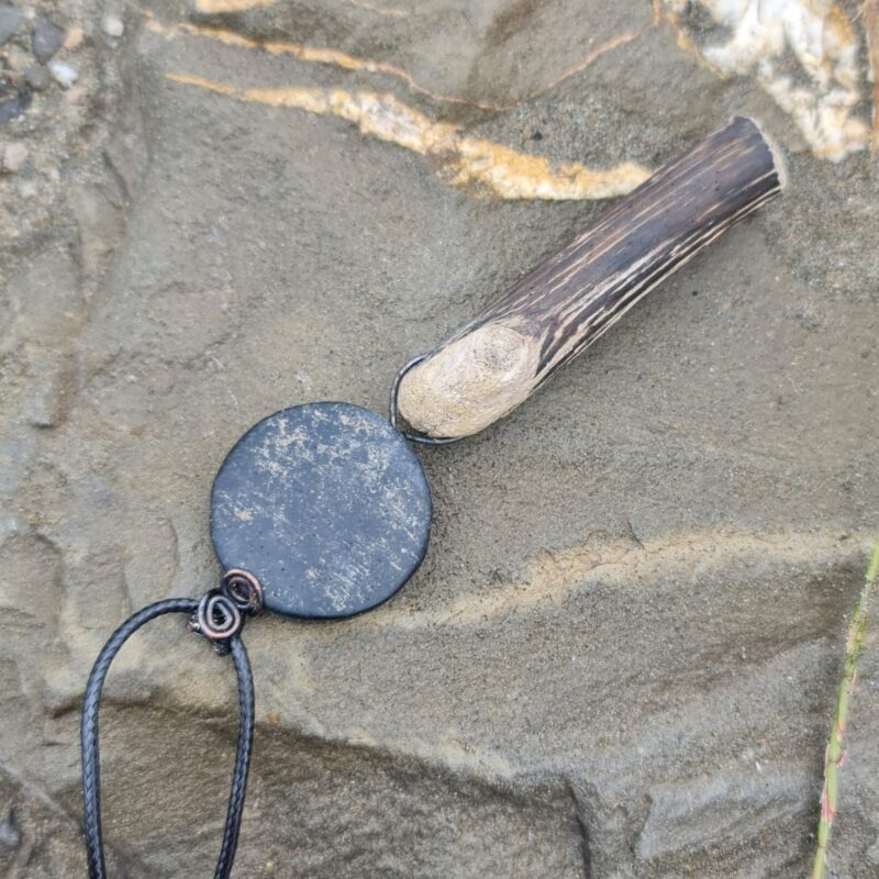 گردنبند چوب و سنگ شانگیت