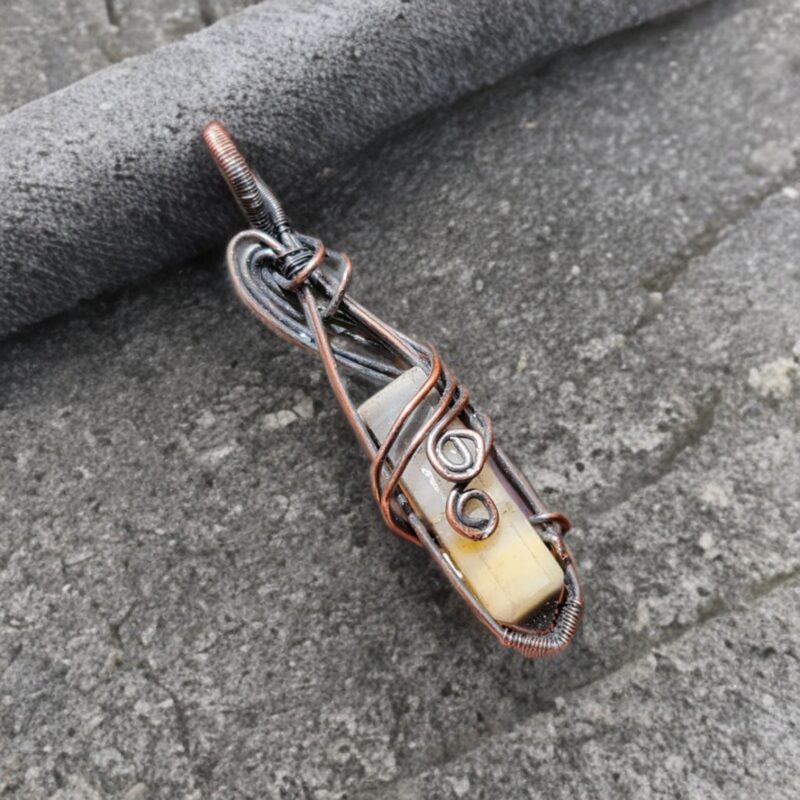 گردنبند سنگ با رکاب مس