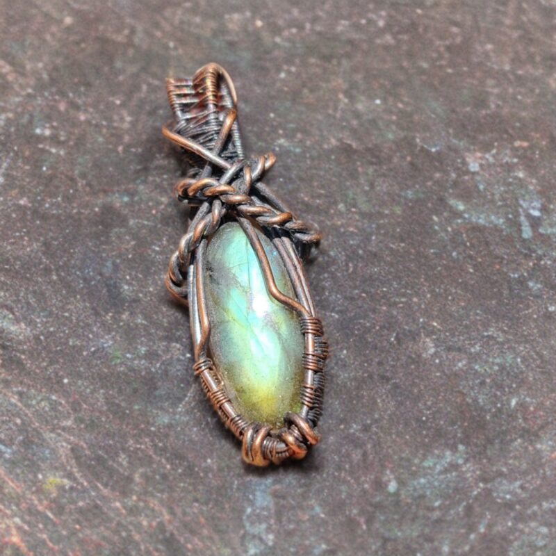 سنگ لابرادوریت با رکاب مس