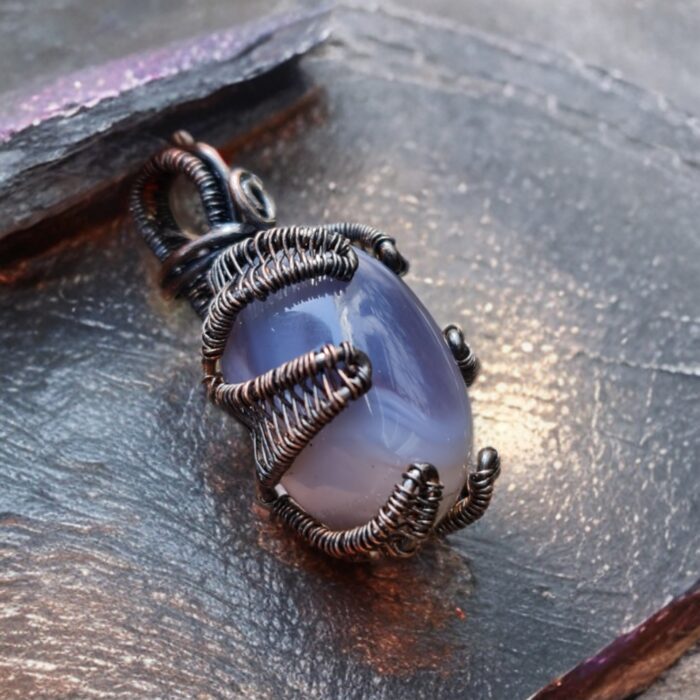 آویز عقیق سوسنی گل نیلوفری