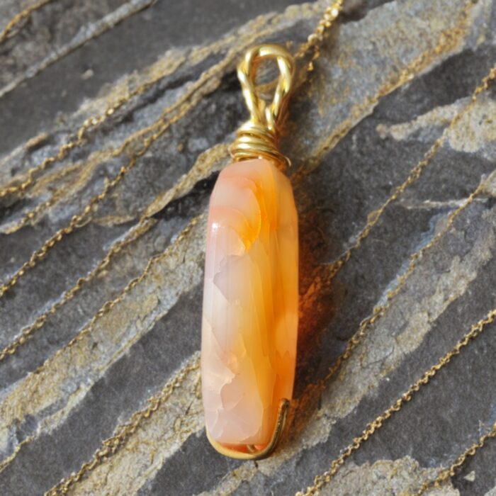 گردنبند سنگ عقیق با رکاب برنز