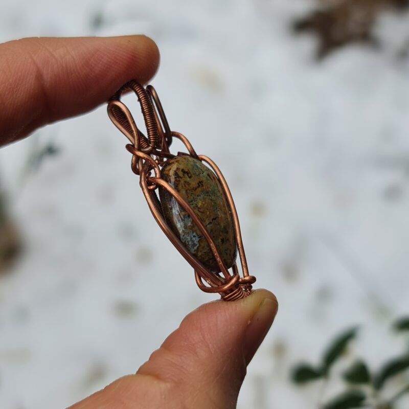 سنگ عقیق با رکاب مس از نمای بغل