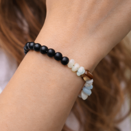 دستبند اونیکس و آمازونیت و عقیق برای معماران در دست مدل