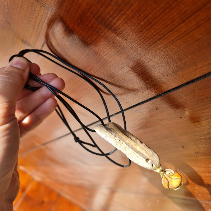 آویز سنگ و چوب