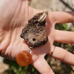 آویز سنگ عقیق و چوب روسی